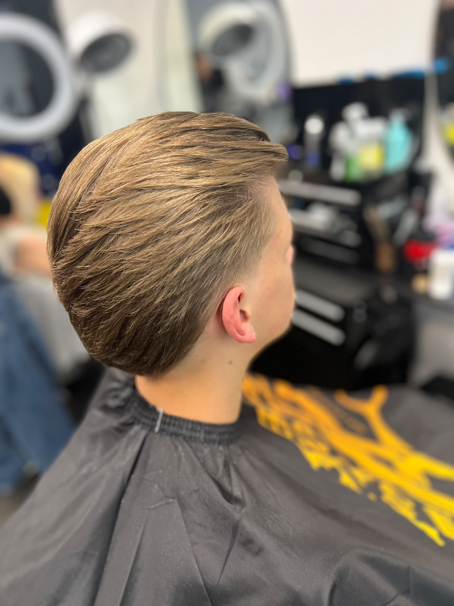 Slicked back kapsel met taper fade