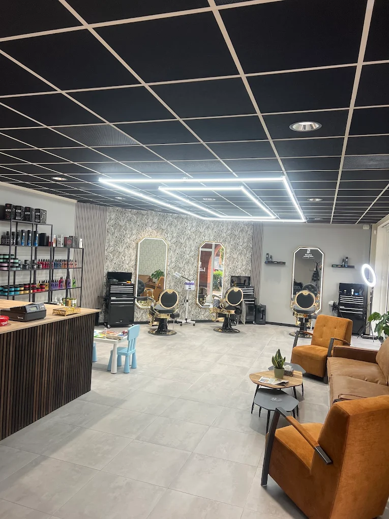 Wael aan het werk in de barbershop